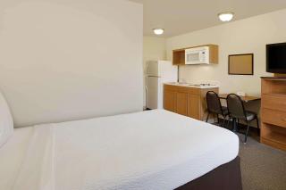 WoodSpring Suites Richmond West I-64 - Richmond - 3