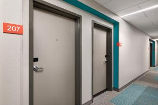 avid hotels - Boston Logan Airport - Revere by IHG - 4