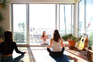 Ocean Front Vortex Female Hostel private rooms Free bikes - Los Angeles - 3
