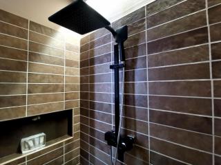 PARMA EXPRESS Traveller's Lodging front Station FS Privat PARKING - 2