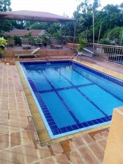 Go around Kampala all day to return to your wonderful apartment - Kampala - 8