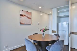 Next to 'The Glen Shopping Centre' Apartment - Glen Waverley - 5