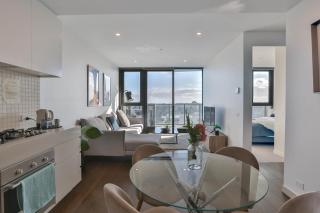 Next to 'The Glen Shopping Centre' Apartment - 0