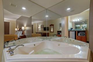 Econo Lodge Inn & Suites - Flowood - 7