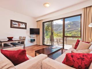 Lantern 1 Bedroom Balcony with car space and mountain view - Thredbo - 0