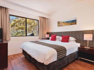 Lantern 1 Bedroom Balcony with car space and mountain view - Thredbo - 4