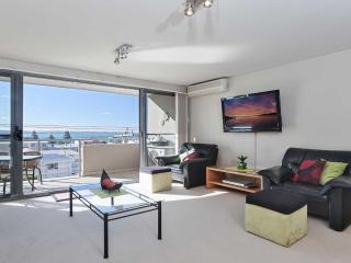 Bayview Apartments, 11,42 Stockton Street - Three bedroom unit In the heart of town with air con, lift and secure parking - Nelson Bay - 0