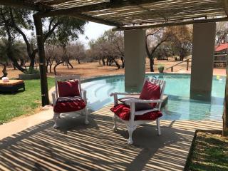 Kareefontein 9 Bedroom Lodge IKH1 - Mabula - 5