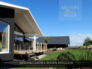 Schwarzes Holzferienhaus mit Sauna -- GARTENGLÜCK -- an der Ostsee, Zierow bei Wismar, Strand 500m, 2 Schlafzimmer - Zierow - 0