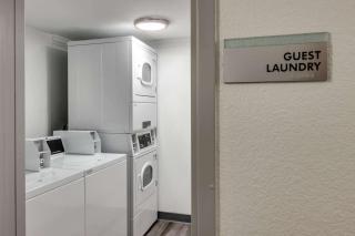 Days Inn & Suites by Wyndham Spokane - Spokane - 1