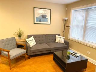 Entire Modern 2 Bedroom Apartment - Chicago - 7