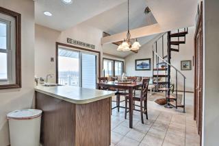 1 Mi to Shops and Dining Idyllic Lakeside Getaway! - 8