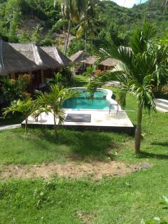 Airas' Garden Homestay ECO Bungalows - Kuta - 9