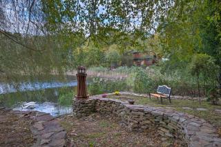 Remote Long Island Lakefront Cabin with Deck and Grill - 8