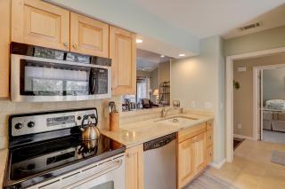 2 BR Lakeviews new furniture King 2 Twins Fold Out Bikes & Beach Gear included - Hilton Head Island - 2