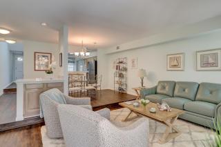 Nice Kitchen King Bed in Master Bikes & Beach Gear included Free Shipyard Beach Parking pass - 4