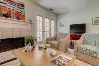 Nice Kitchen King Bed in Master Bikes & Beach Gear included Free Shipyard Beach Parking pass - 3