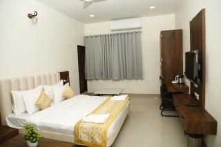 Hotel Manas Plus - Khandwa - 1