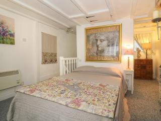 The Hideaway - York - 5