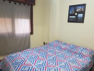 1 quarto a uma quadra da praia - 1