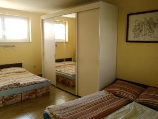 Chatky a apartmány Pod starým orechom - camp - 4