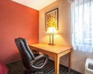 Econo Lodge Inn & Suites - Centerville - 1