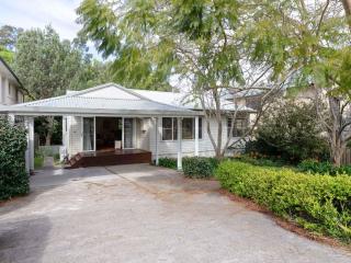 Dutchies Haven, 11 Christmas Bush Ave - Pet friendly, large enclosed yard, air con and Wi-Fi - Nelson Bay - 0