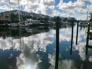 1BR C direct on the water shared deck Free kayaks - 2