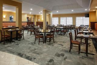 Holiday Inn & Suites Boston Peabody by IHG - 9