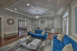 Beautifully Renovated Beach House with Fenced Patio! - Atlantic City - 0