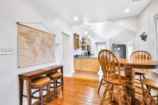 Quaint Modern Downtown Cottage - 7