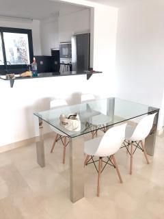 Spacious Apartment with Views in Málaga, 77 m², Shared Pool - 2