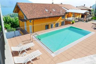 Lake View Apartment in Vercana, Shared Pool - Vercana - 0