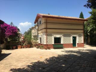 Comfy house in Crotone, fenced garden - 0