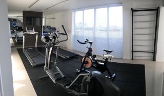 609-Apartamento Encantador, com 1 vaga de GARAGEM, Todo Mobiliado e Decorado, Edificio com Academia, Lavanderia, Excelente localização no Rebouças, Proximo ao Batel e Centro - 1