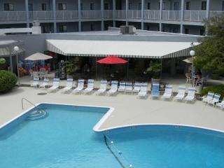 3 Bedroom, 2 Bathroom, Sleeps 10 2 Bunk Beds 2 Queens Bikes & Beach Gear included - 4