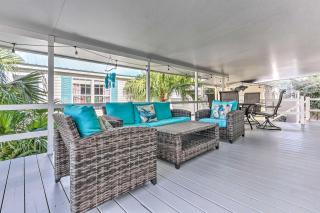 Walk to Beach: ‘Miramar Tropical Cabana’ w/ Deck! - 9