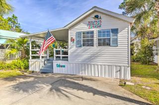 Walk to Beach: ‘Miramar Tropical Cabana’ w/ Deck! - 8