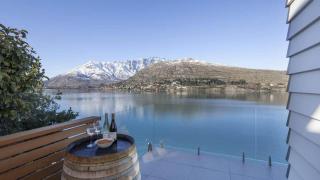 Kohanga Luxury Lakeside Villa by Amazing Accom - Queenstown - 9