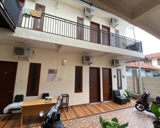Jatiwinangun Homestay near GOR Satria Purwoketo Mitra RedDoorz - Purwokerto - 8