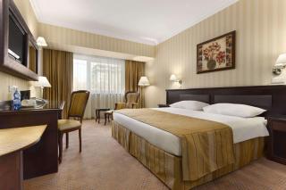 Ramada Hotel & Suites by Wyndham Bucharest North - Bucharest - 4