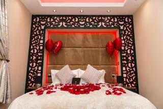 Aphrodite Suites Huddersfield - 5