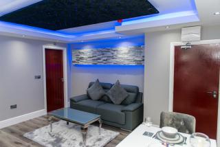Aphrodite Suites Huddersfield - Huddersfield - 2