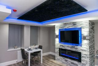 Aphrodite Suites Huddersfield - Huddersfield - 1