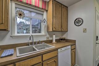 Condo with Balcony in Fairfield Bay Near Marina - Fairfield Bay - 6