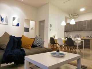 Subang City Residence, 8-9 pax with Balcony, Walking Distance to Summit, 5min to Sunway - Subang Jaya - 1