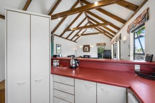 Waimea Cottage - Waikanae Holiday Home - 3