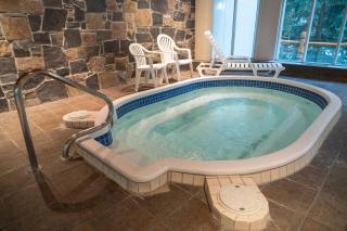The Rundlestone Lodge - 6