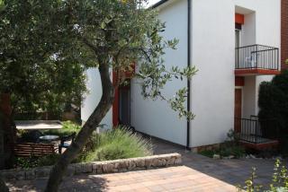 Spacious apartment in Stari Grad, 80 m², serene garden - Stari Grad - 7