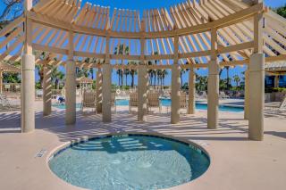 Luxury 2 BR 2 BA Oceanfront Condo King Bed 2 Twins Bikes & Beach Gear included - 8